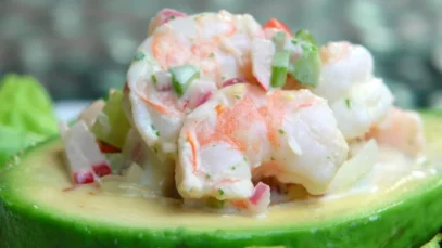 Aguacate-relleno-de-camarones-1