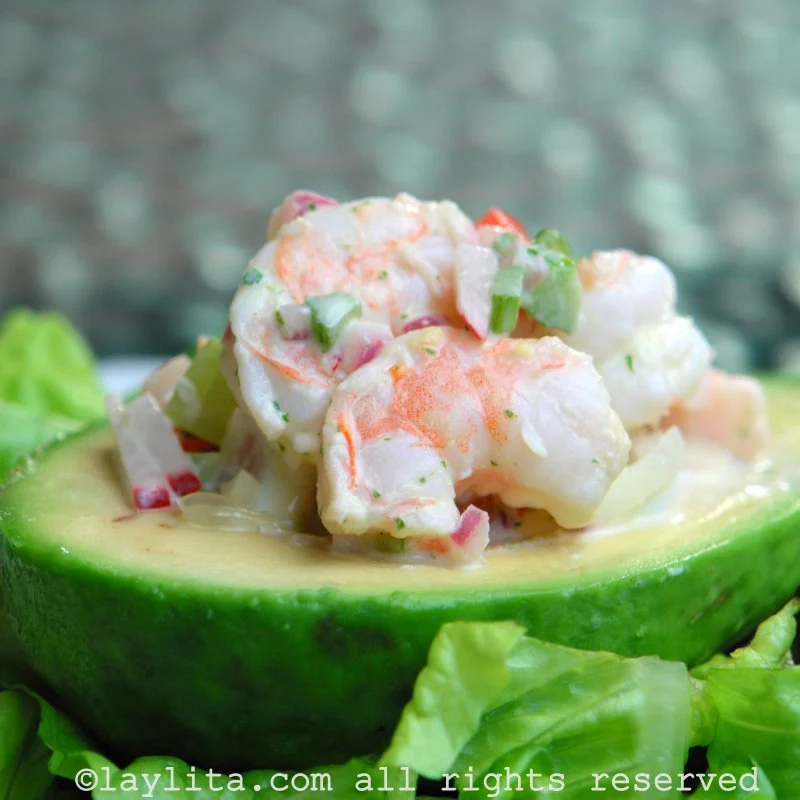Aguacate-relleno-de-camarones-1