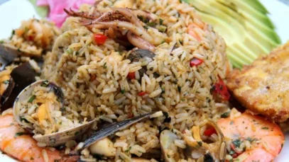 Arroz-marinero-o-arroz-con-mariscos-ecuatoriano