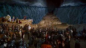 LOS DIEZ MANDAMIENTOS CRUZANDO EL MAR ROJO