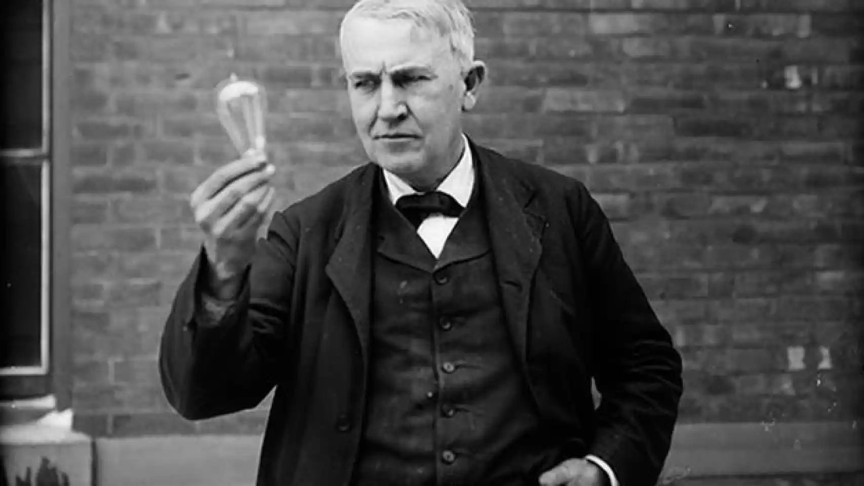 La historia de la invención de la luz eléctrica
